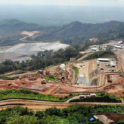 Tambang emas Tumpang Pitu Area tambang emas Tumpang Pitu yang membentang di lereng bukit dekat hutan dan pantai selatan Banyuwangi, menunjukkan perubahan lanskap akibat aktivitas penambangan.